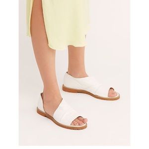 leather sandal euro 39 equivalent US 8.5